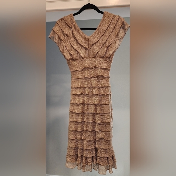 Stunning Max Studio layered champagne colored dress. Size XS - Picture 6 of 10